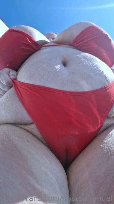 Just a throwback of these bikini pics as I think I look hot ..