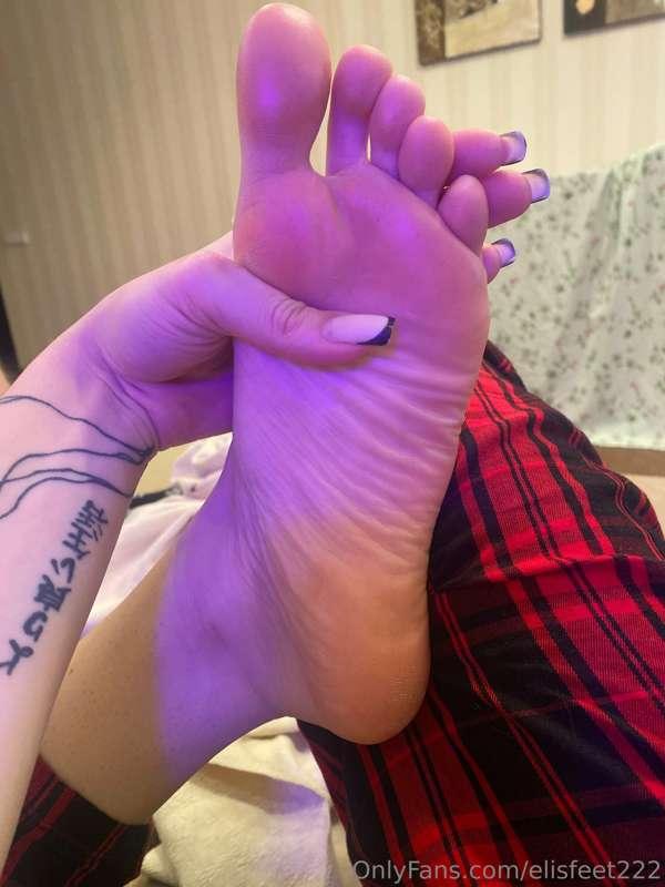 Can I get a tattoo on my foot? 🧐