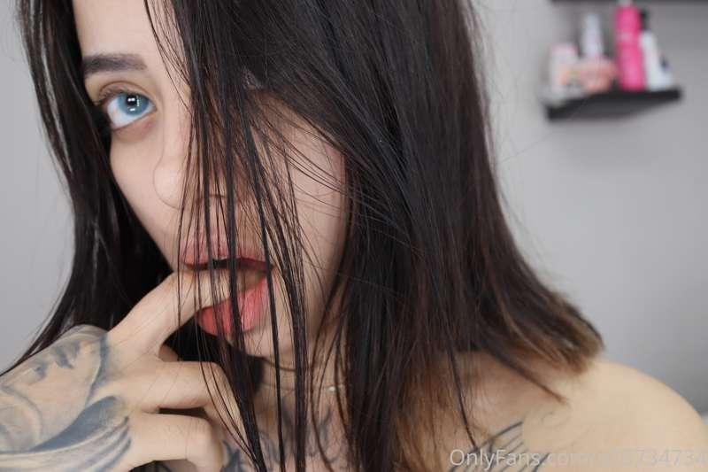 Thank you guys to support me💕 
New cam, new content😈