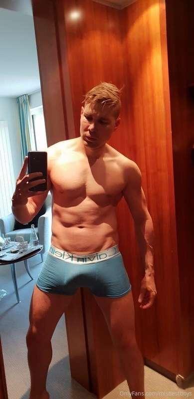 you like the package of this blond boy🌶️🌶️🍑🍑🍌🍌 te gusta el p..