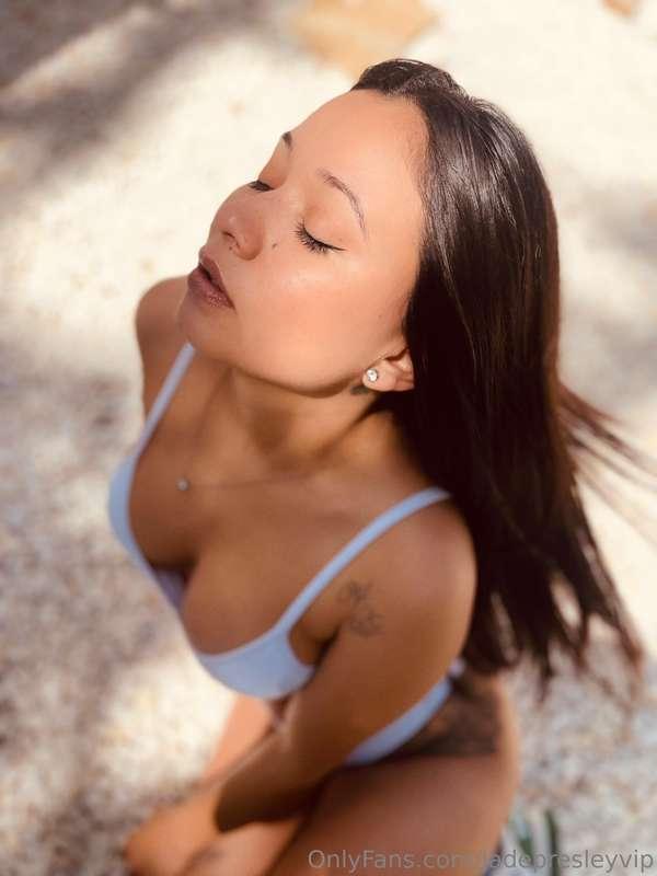 Discover what I hide behind each photo. Do you dare to enter..