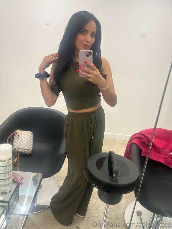 Do you prefer with ou without hair extensions ?  Thank you f..