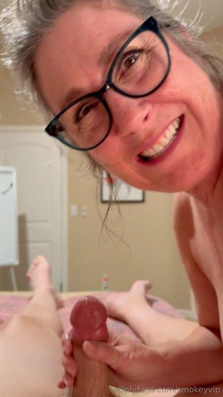 Hand jobs are fun! Who’s next?!! 💋 Be sure to swipe through ..