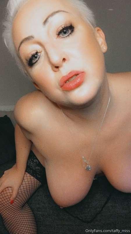 Tip me for wet pussy pics