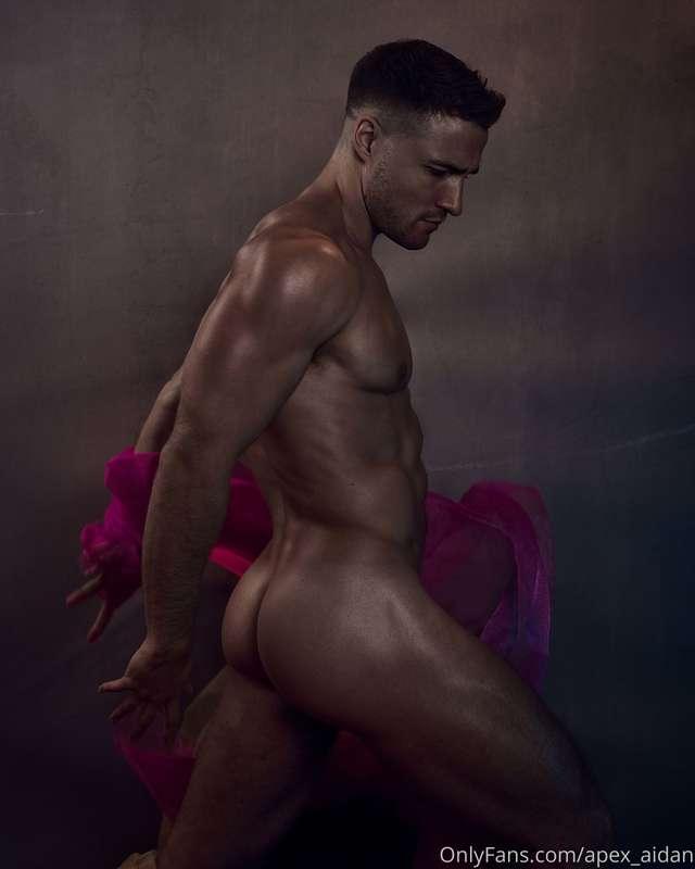 You can find the photographer @danieljaems on Instagram ❤️