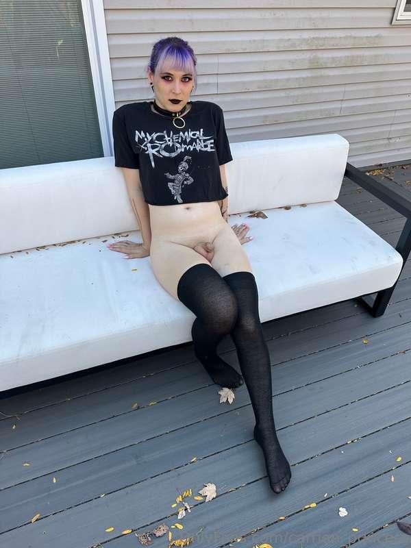 Pant less goth girl ready to take that thick cock 