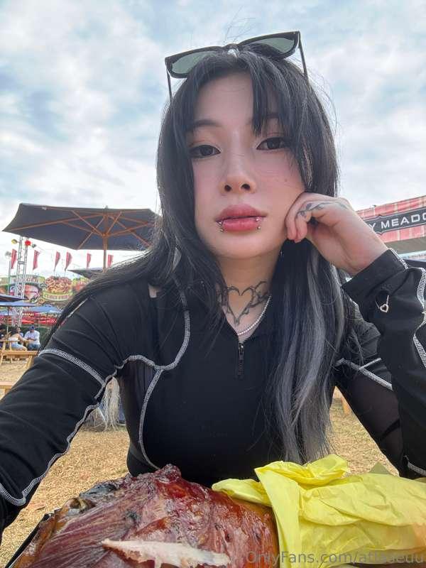 Turkey leg at the fair! Do you like carnival food? Because I..