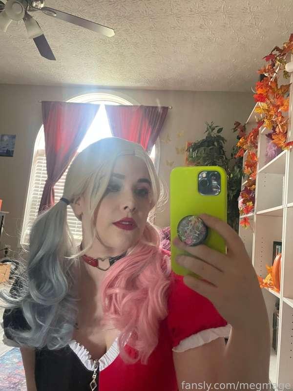 Found some Harley Quinn selfies 👀