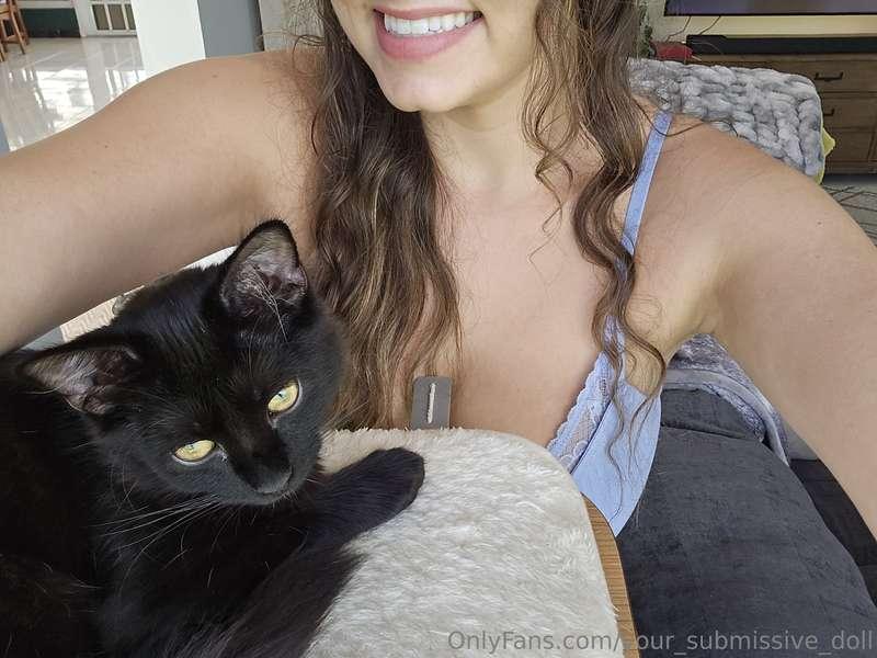 I've always been a sucker for black cats 🥺🐈‍⬛️