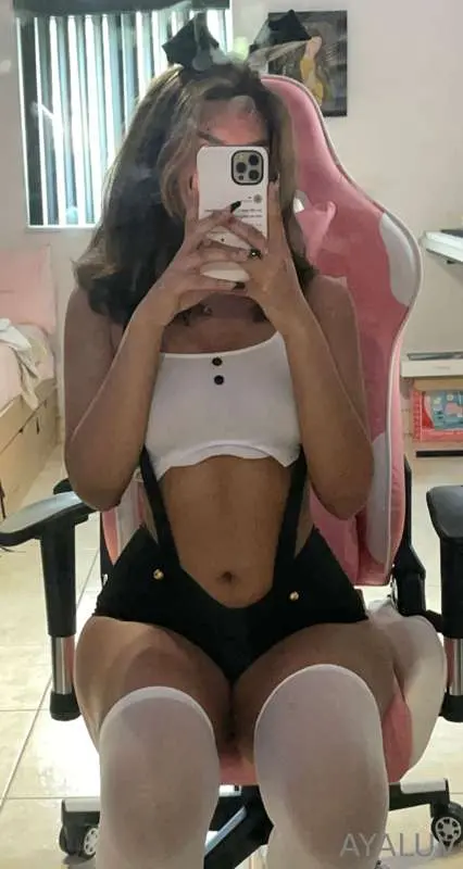 **Hoping all my followers get their dicks sucked tonight 💋❤️..