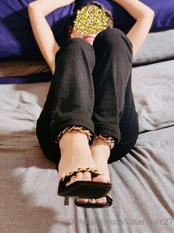 Te gustaría quitarme los zapatos o me los dejas? 😏😏😏
