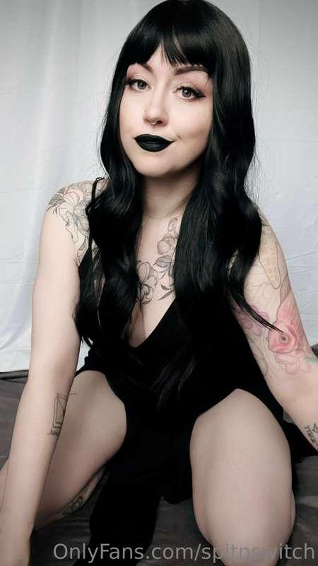 Just a sweet, innocent goth girl who will peg you within and..