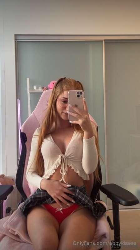 Cutie 😘 I’m bored scrolling… who’s brave enough to slide int..