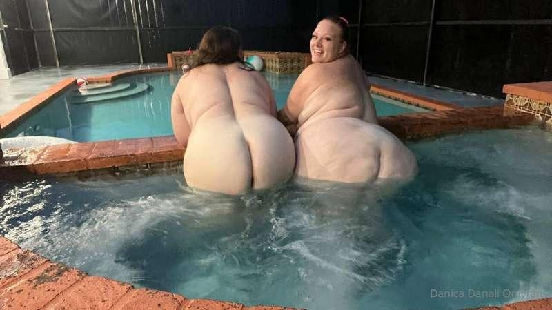 Some juicy booties! With @bbwjulieginger1