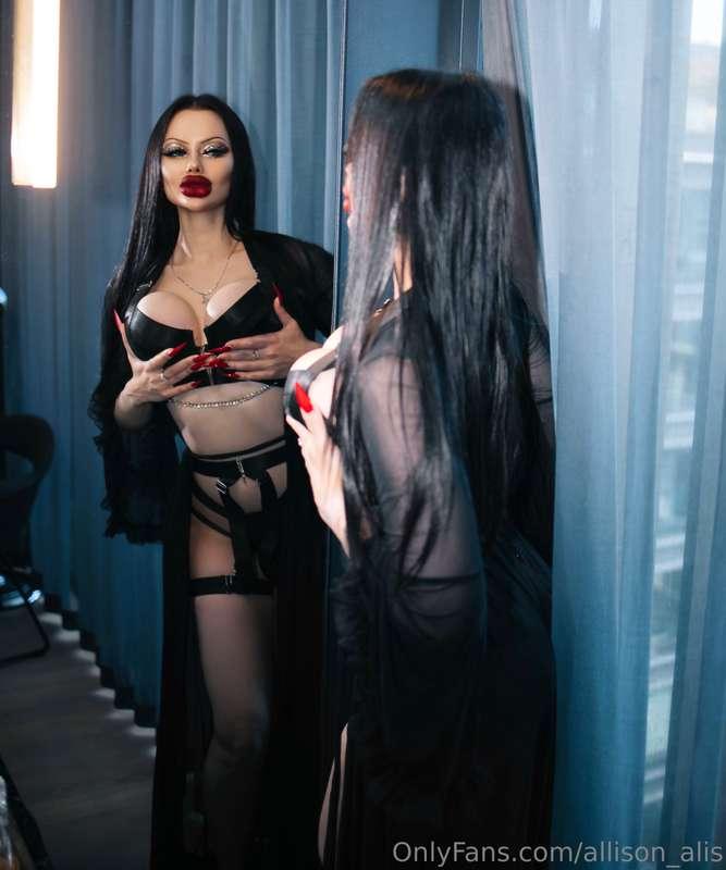 I’m your mistress, your goddess everything for you 🖤