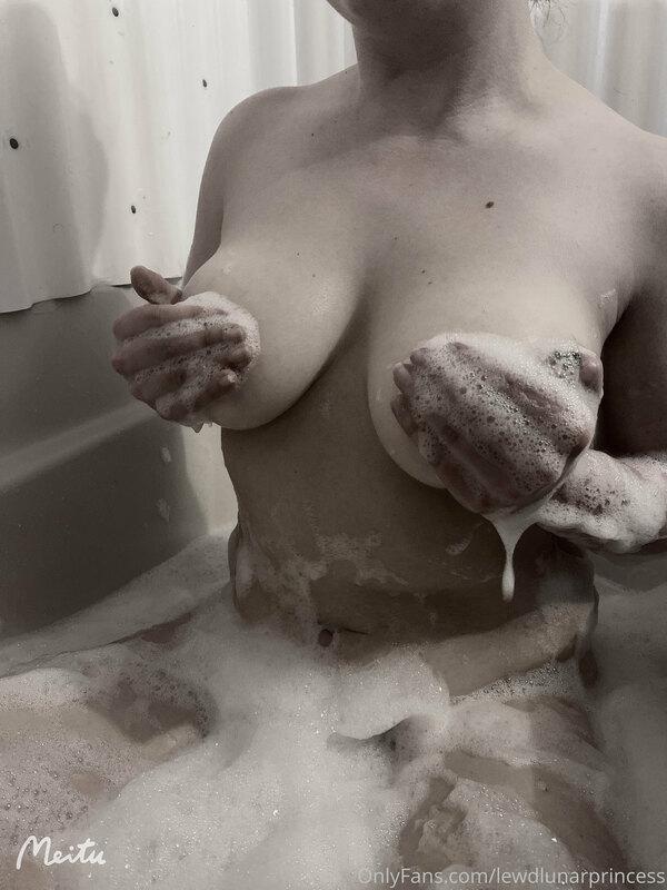 Bubble Baths are my FAVORITE kind of bath and you can’t argu..