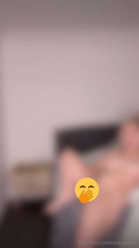 Caught myself moaning on camera…💦 It’s too hot for the feed ..