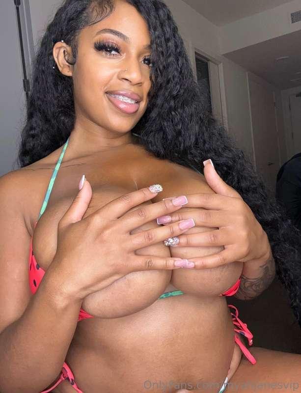 Massage my titties babe🥵 