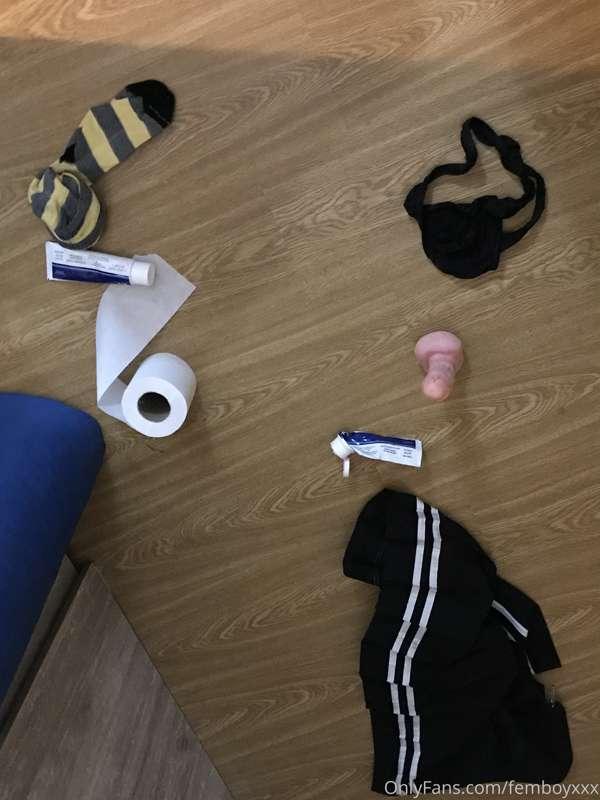 i hate cleaning the mess after recording a video 😭 who’s gon..