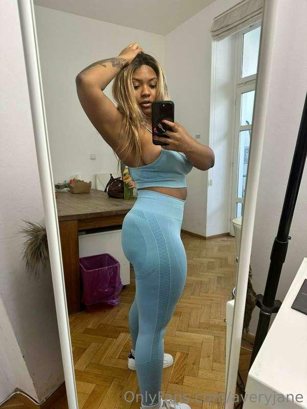 Let's continue this workout in bed 😈