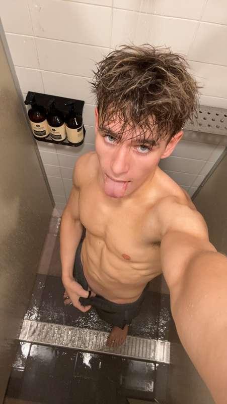 First ever full face, full cock POV (in your DM's right now)..