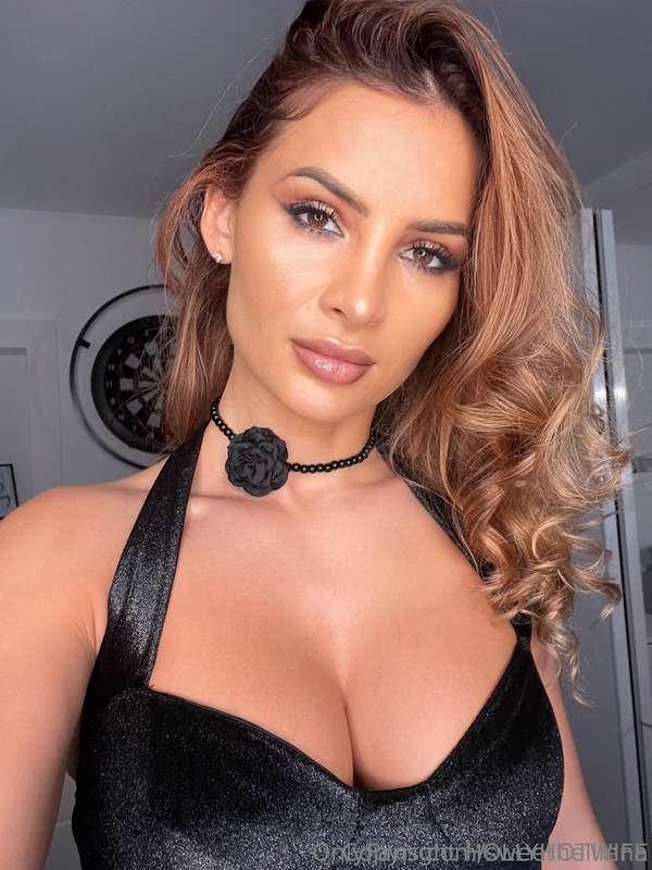 Sweet & naughty 😈💦 The fun starts when you hit subscribe. Le..