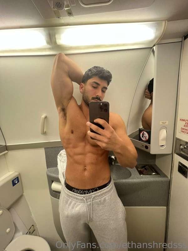 Give me head in the ✈️ bathroom