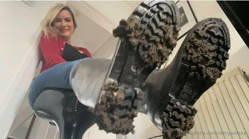 "Dirty Boot & Foot Lover"
You must please me by cleaning the..