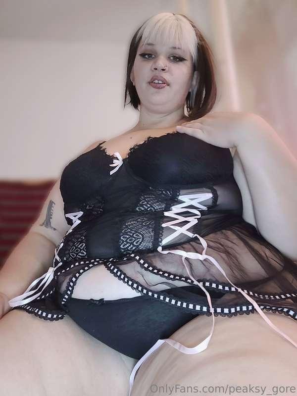 Come and suck on them🖤