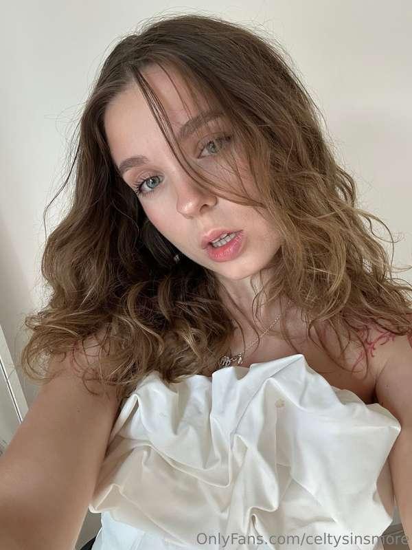 Serving looks, literally 🪞💕