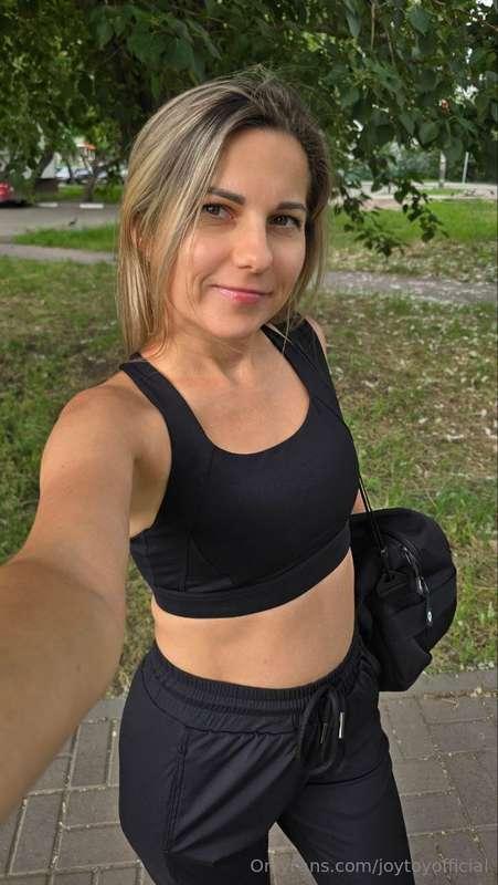 How do you like my gym outfit?