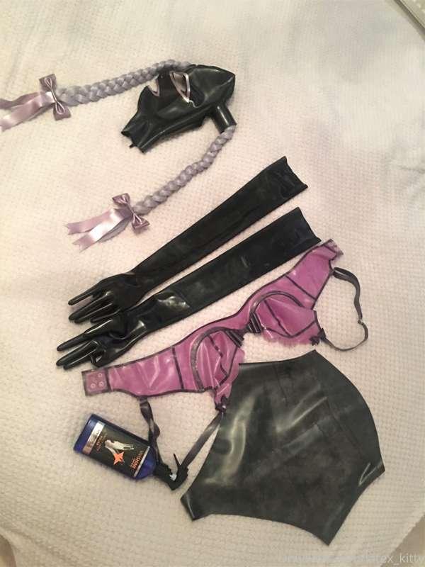 Today's outfit for a lil shoot featuring my brand new Rubber..