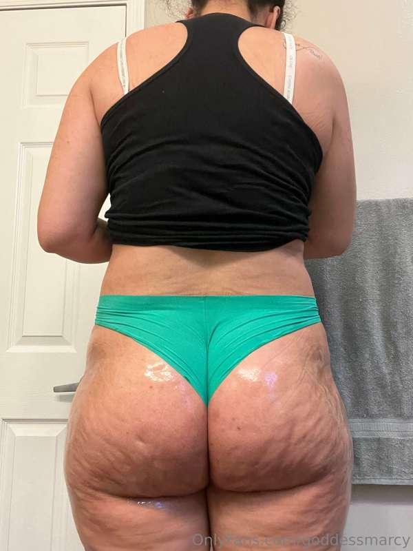 I have someone that buy pics every week of my booty squeeze...