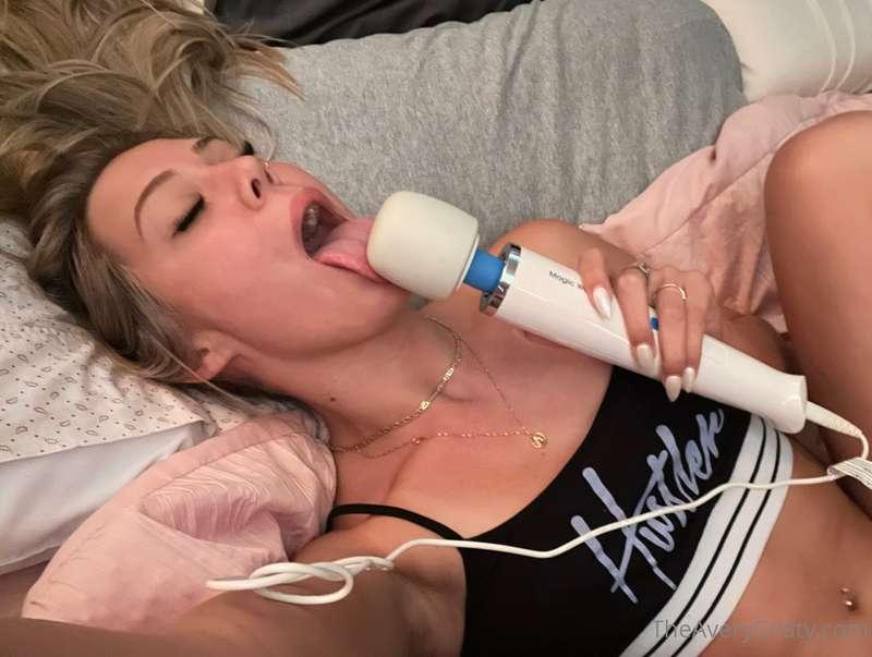 Just released a new solo w my fav vibrator :) DM me “LONELY”..
