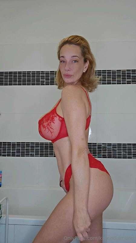 Can you help me take off my lingerie? 😏🙈