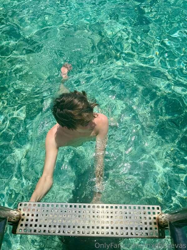 I love the feeling of water on my skin 💦