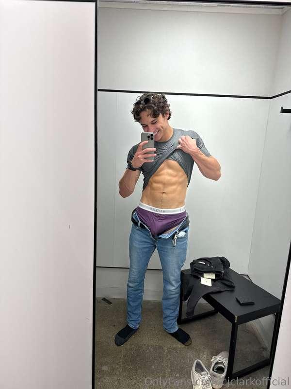 Pulled down my pants in a changing room to show off for you🙃