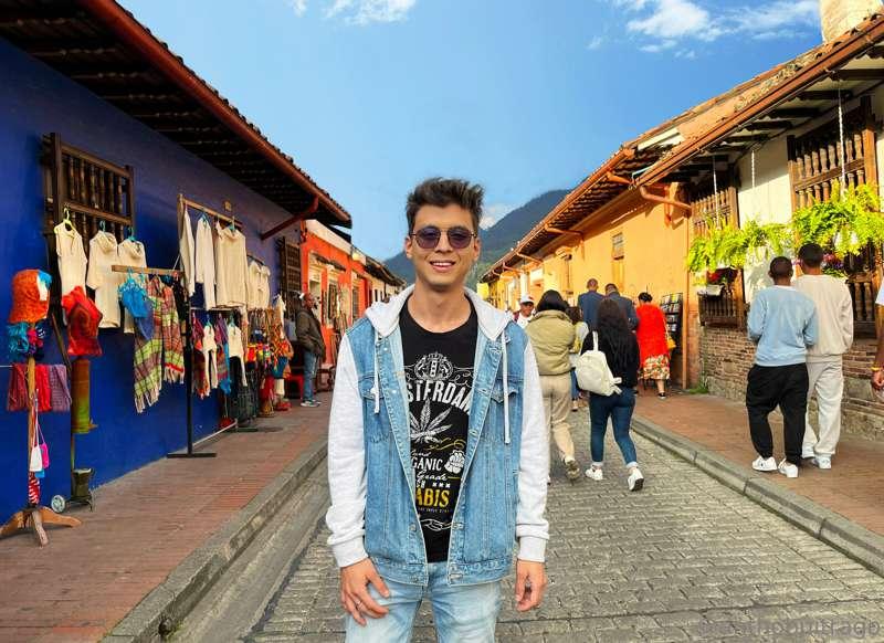 through the center of Bogota 🏘️⛰️🇨🇴