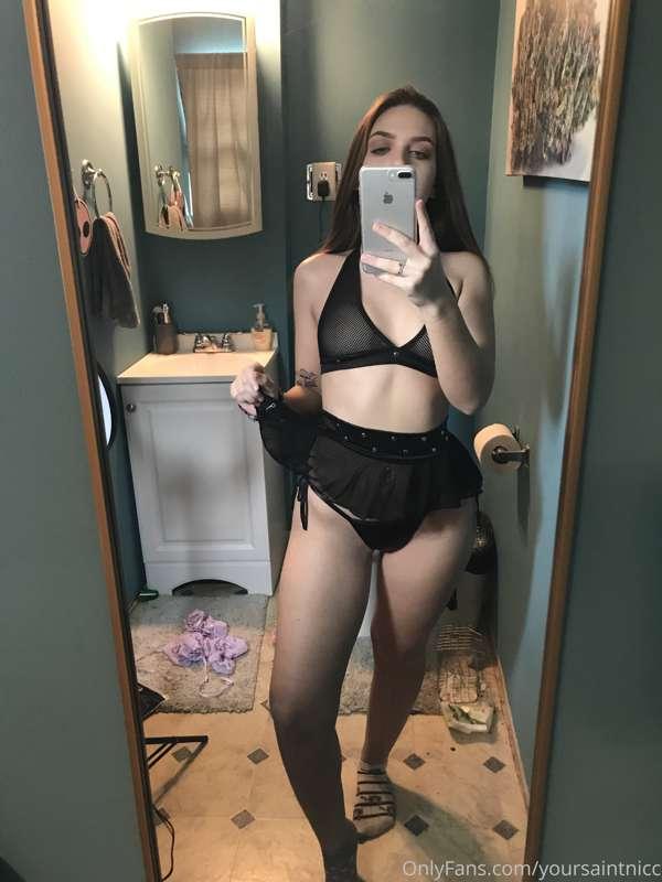 like to see this outfit in a video 😏👯‍♀️💦