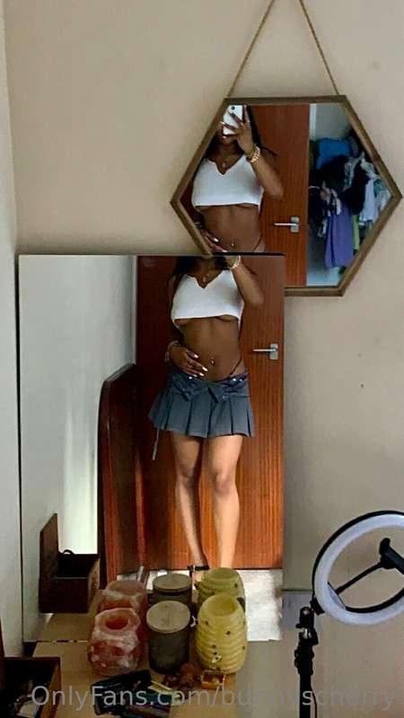 underboob and mini skirts 👩🏾‍🍳💋