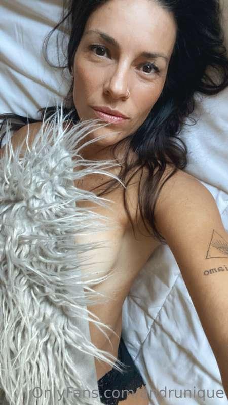 Hi baby…. Im here for you 
         💋❤️🥰