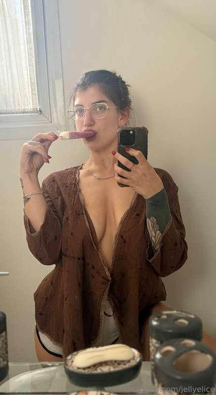 Ice cream isn’t the only thing that melts under my tongue 👅💦