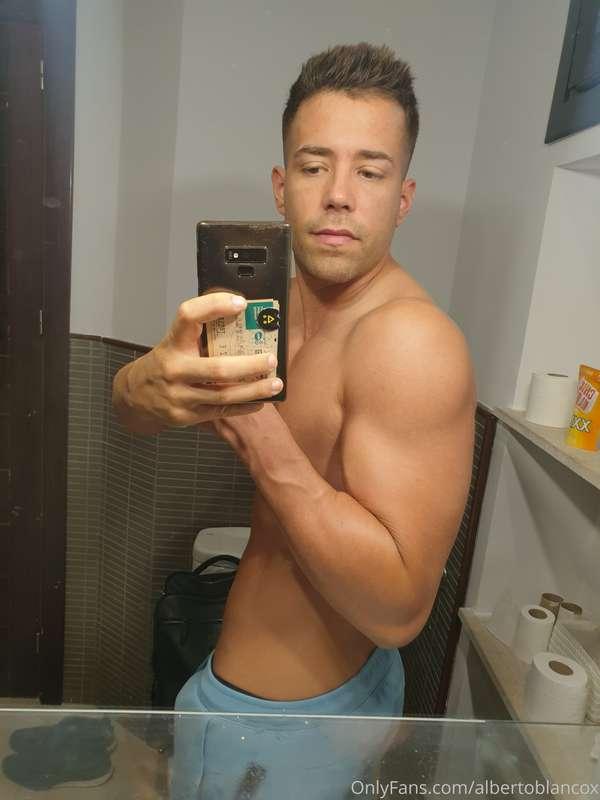 Desde temprano y a darle trabajo a mi amiguito 🍆💦🔥 Vamos al ..