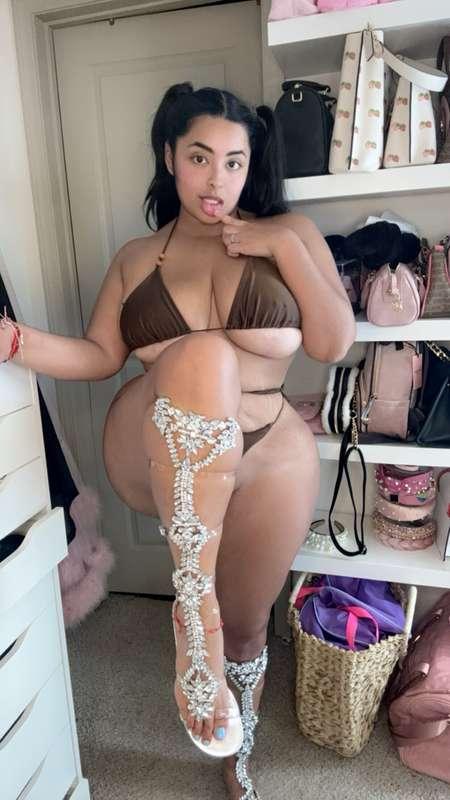 INCOMING FACETIME*** I have to show you my new bikini and sh..