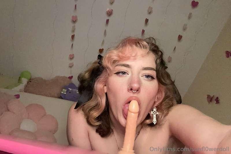 sunfl0werdoll image #1