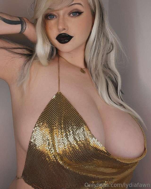 look away while i get changed, okay? 😇