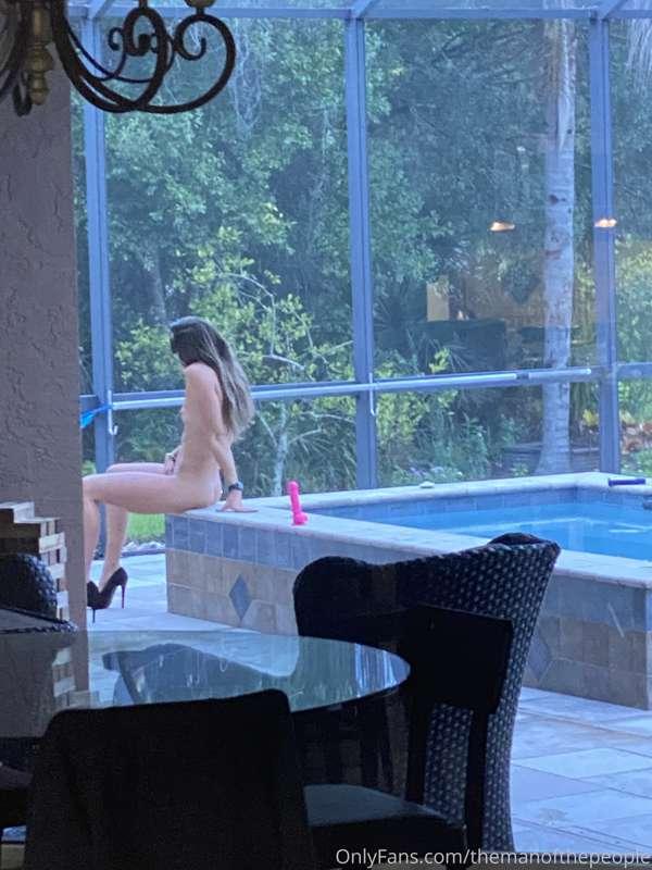 What is @fitbryceadams doing by the pool naked in heels? Lol..