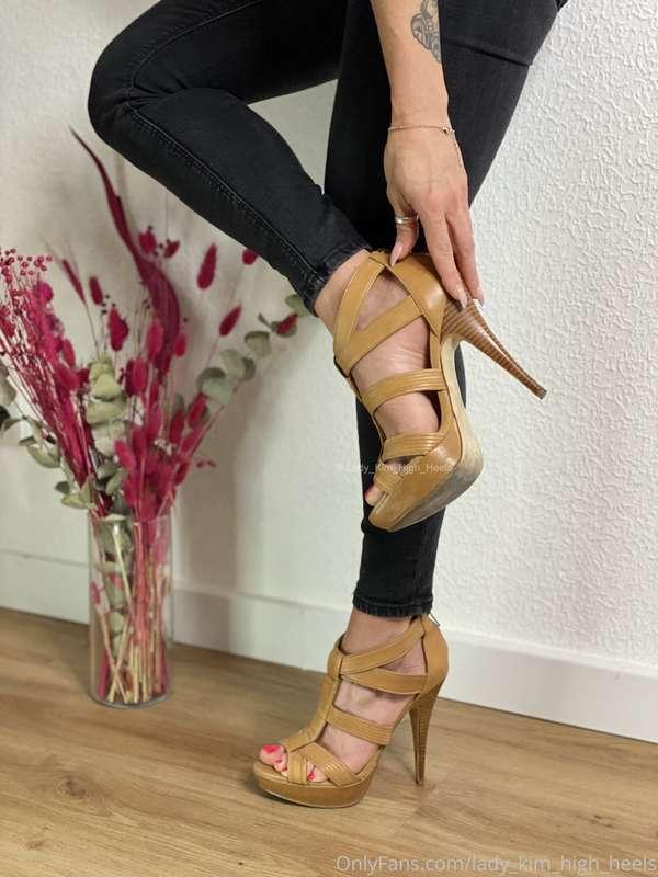 lady_kim_high_heels image #6