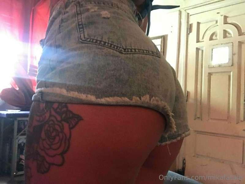 spank me good! 🍑