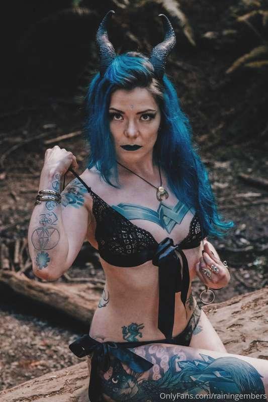 Maleficent Cosplay (nudes)